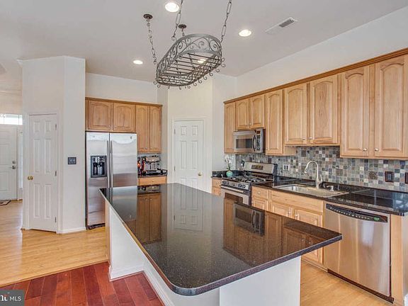 4th image of 20377 Tholen St