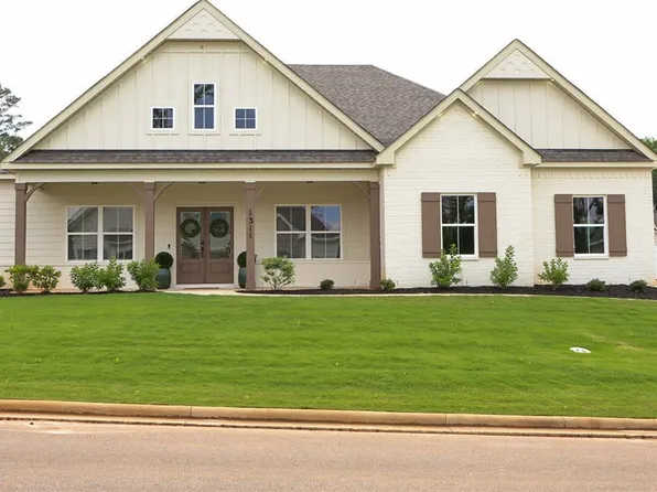 1311 Hidden Lakes Dr, Opelika, AL 36801