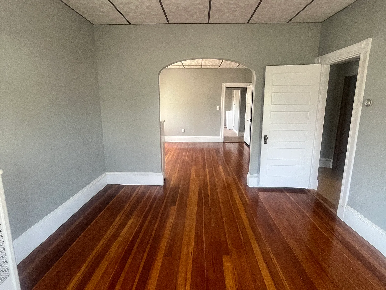 3 bed, 1305 sqft, $2,900 — Photo 2