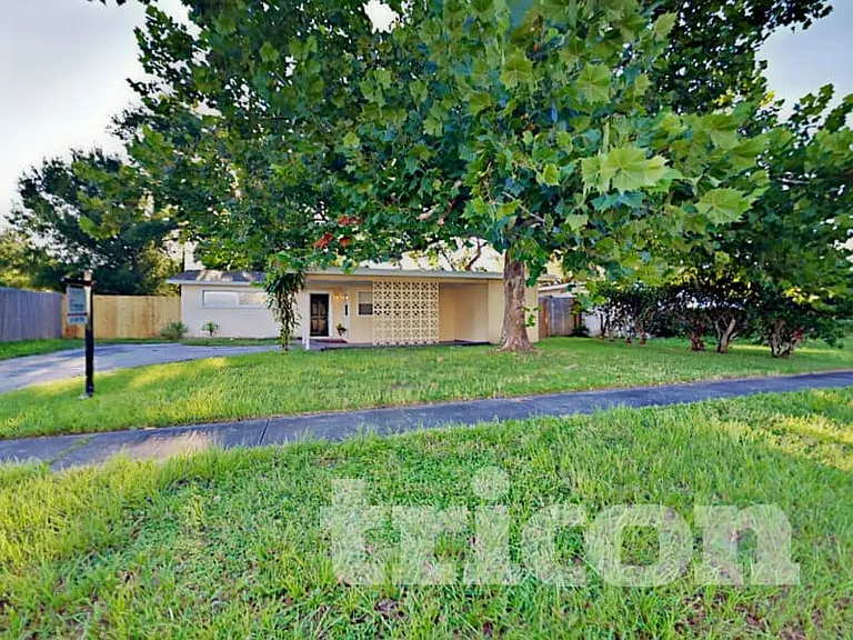 1117 N Saturn Ave — Photo 1
