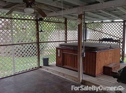 Patio/jacuzzi
