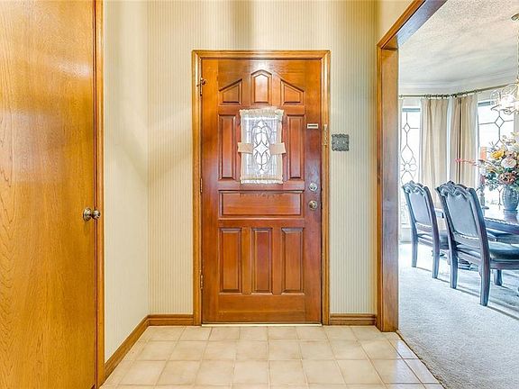 2nd image of 612 Robin Meadow Dr