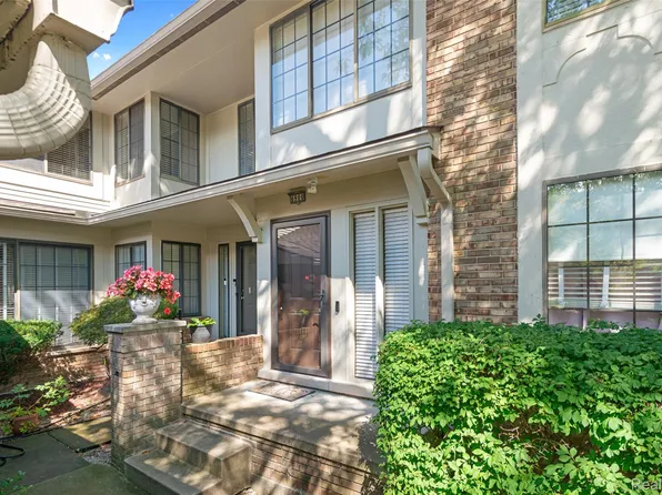 6900 Pebblecreek Woods Dr, West Bloomfield, MI 48322