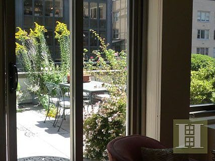 3rd image of 101 W 55th St Ph B