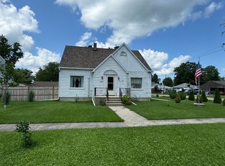 302 S 3rd Ave, Forreston, IL 61030