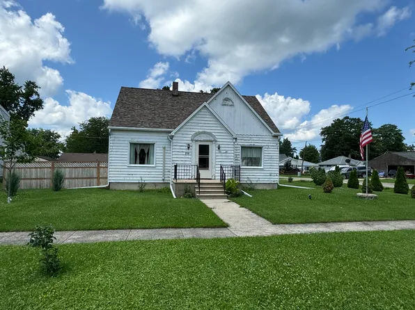 302 S 3rd Ave, Forreston, IL 61030