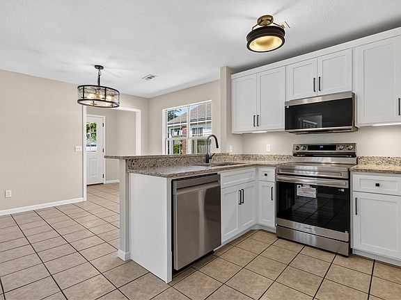 5th image of 765 Hackberry St