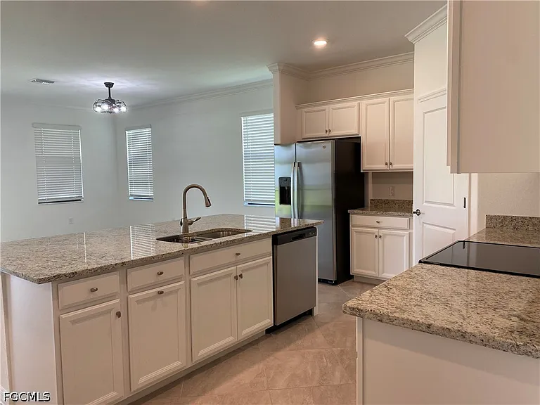14662 Cantabria Dr — Photo 30