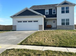 7 Boulder Dr, Carlock, IL 61725