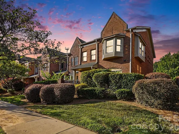 4670 Dabney Vigor Dr, Charlotte, NC 28209
