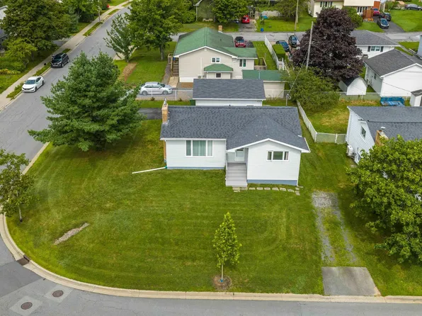 82 Nappan Dr, Lower Sackville, NS B4C 2E3