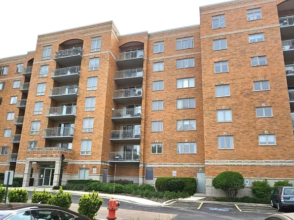 6807 N Milwaukee Ave APT 303, Niles, IL 60714
