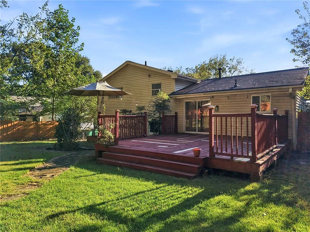 4 bed, 3.5 bath, 1851 sqft, $3,000 — Photo 2