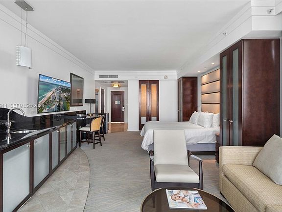 4th image of 4391 Collins Ave #1002