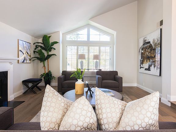 5th image of 878 White Pine Ct