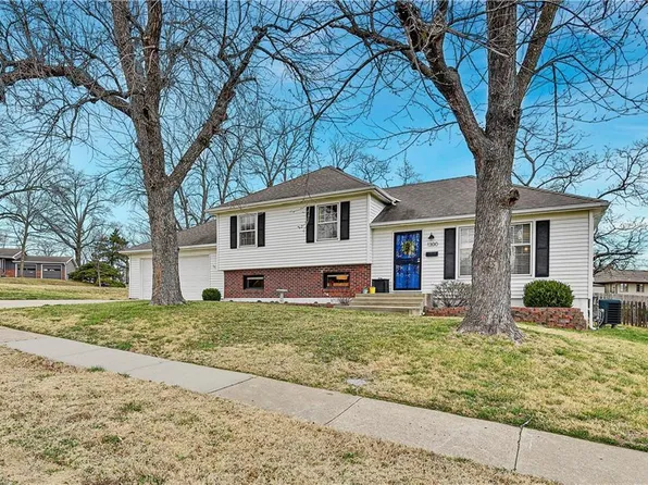 1300 E 101st St, Kansas City, MO 64131