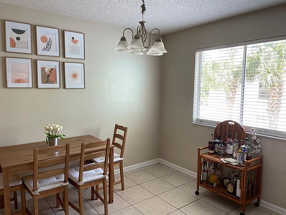 Eat-in kitchen