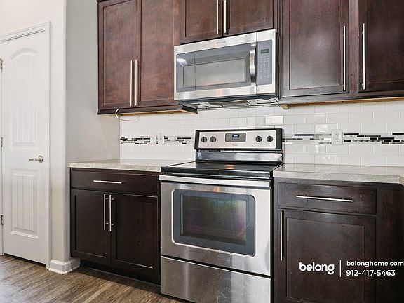 5th image of 310 Sonoma Dr