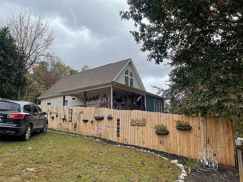 1st image of 450 Sleepy Hollow Rd