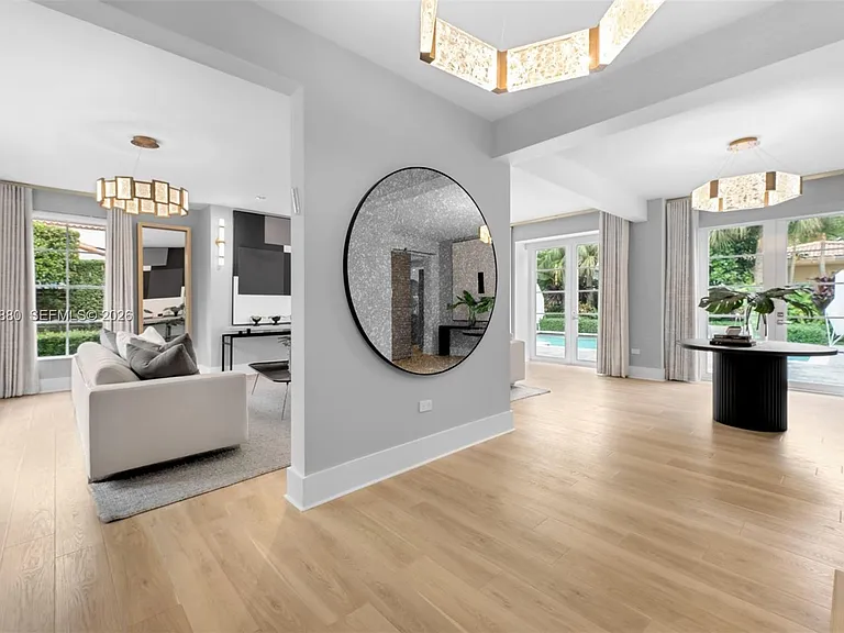 2887 Pine Tree Dr — Photo 11