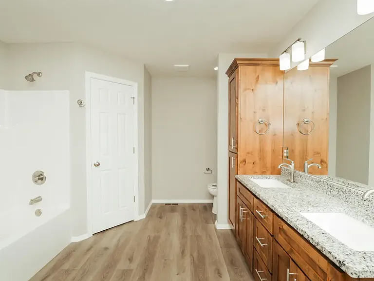 1371 E Macon St — Photo 17