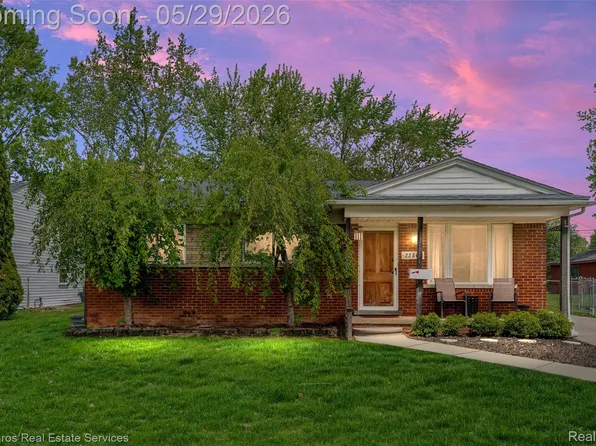 22801 Lake Blvd, Saint Clair Shores, MI 48082