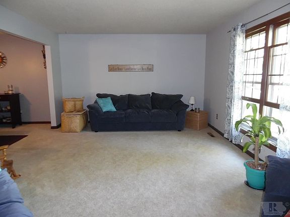 2nd image of 2701 Meadowbrook Dr