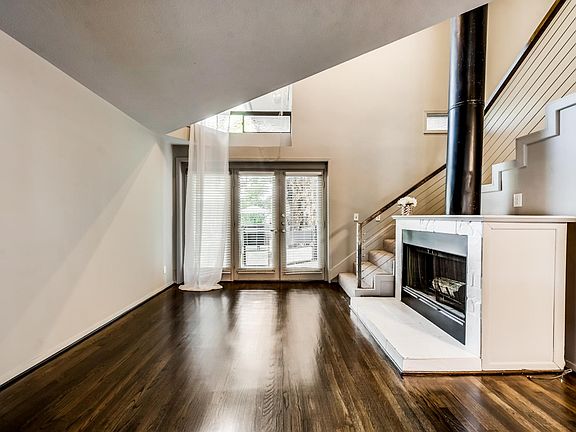 3rd image of 6013 Gaston Ave #220
