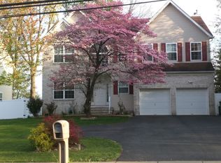 581 Old Post Rd, Edison, NJ 08817