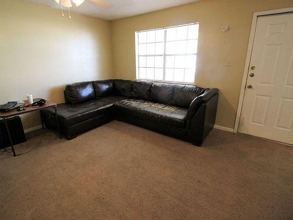 4th image of 706 Navarro Dr APT B