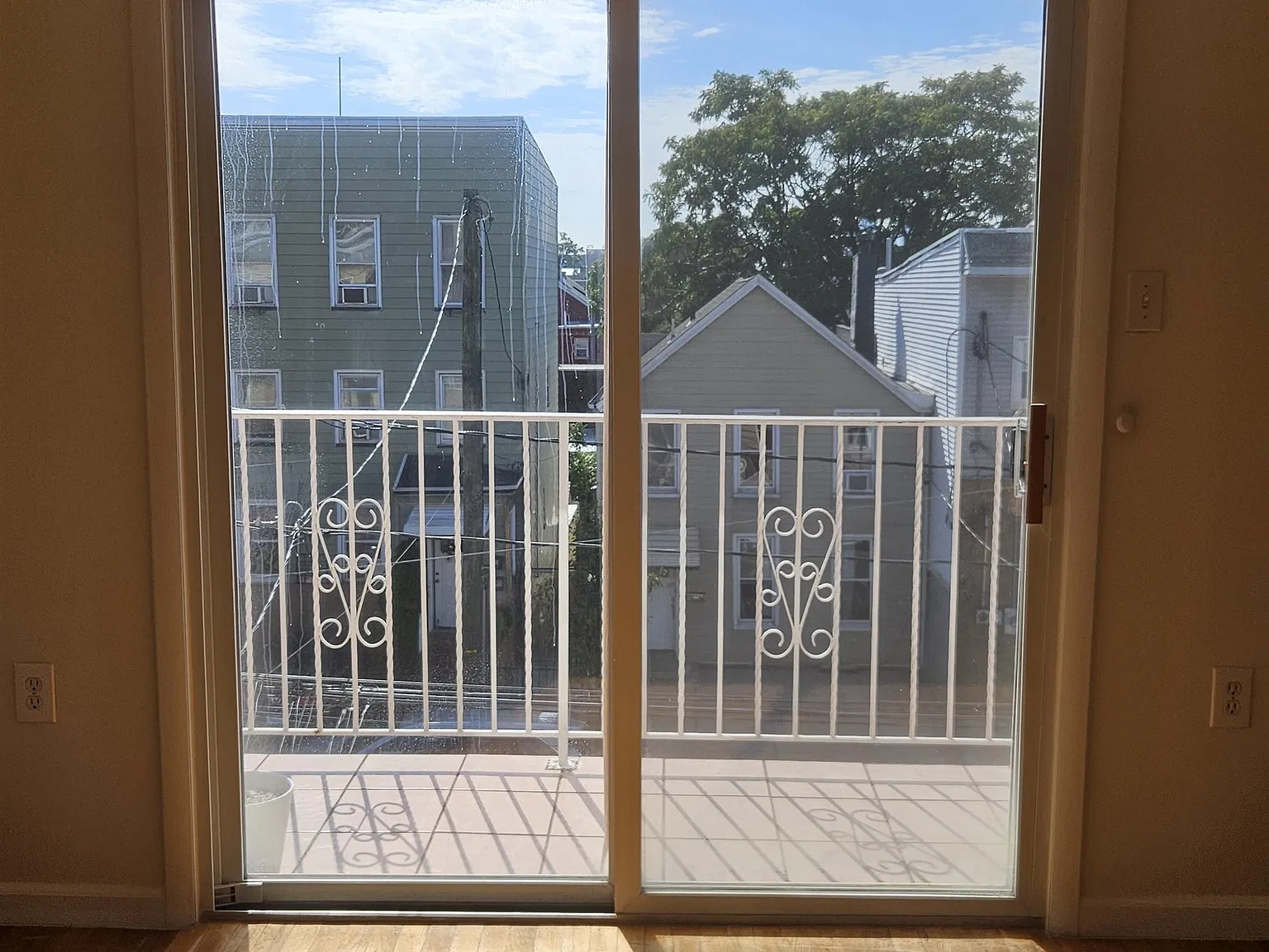 3 bed, 2.0 bath, 1400 sqft, $3,250 — Photo 4