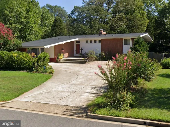 8619 Camden St, Alexandria, VA 22308