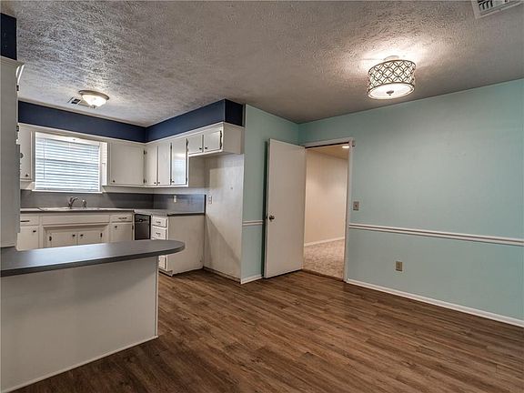5th image of 3025 N Holloway Ave
