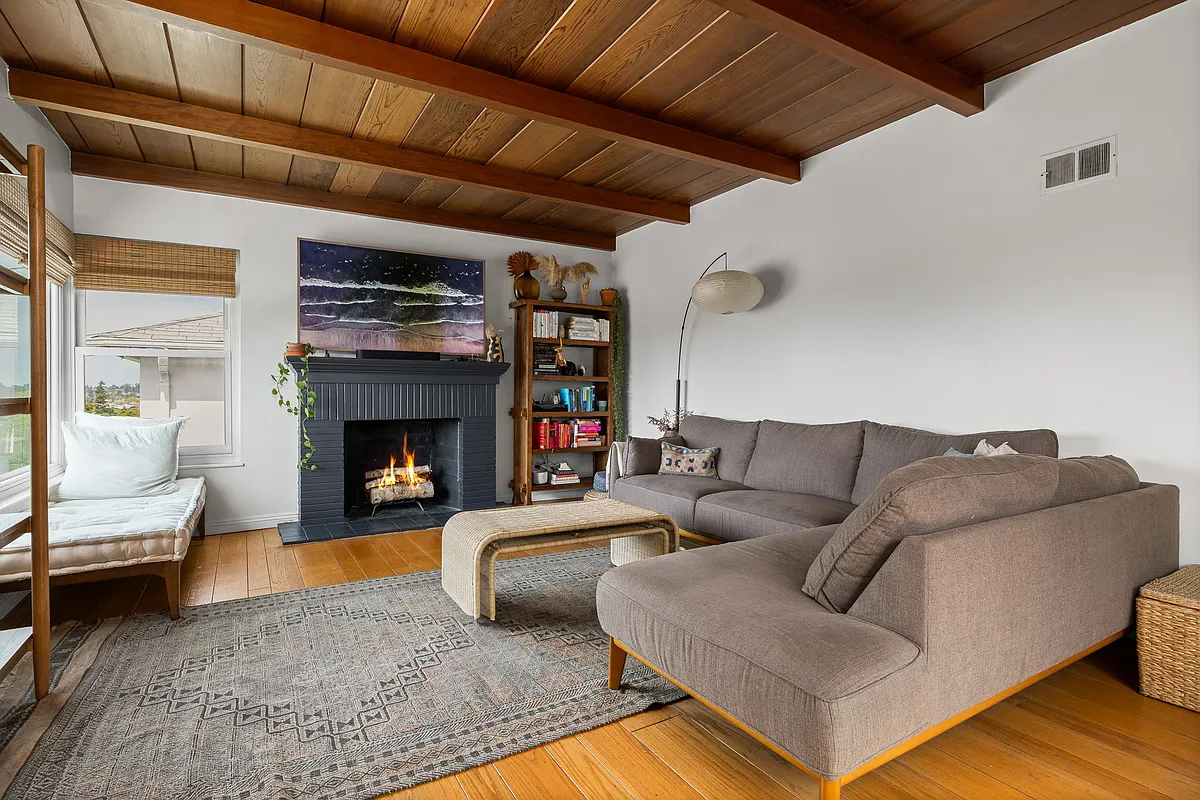 Building Photo - 4522 Penniman Ave
