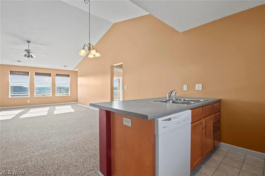 2 bed, 2.0 bath, 1082 sqft, $1,450 — Photo 3