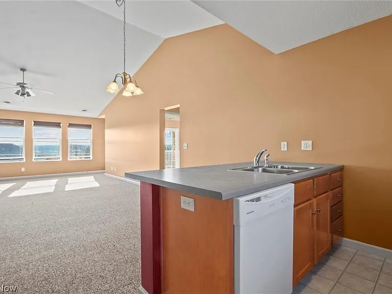 863 Cedar Way #605 — Photo 3