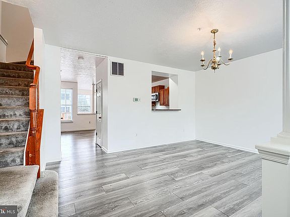 4th image of 137 Spencer Cir