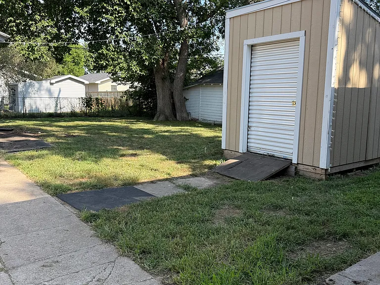 217 S California Ave — Photo 10