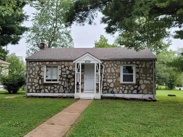 8258 Paramount Dr, Saint Louis, MO 63132