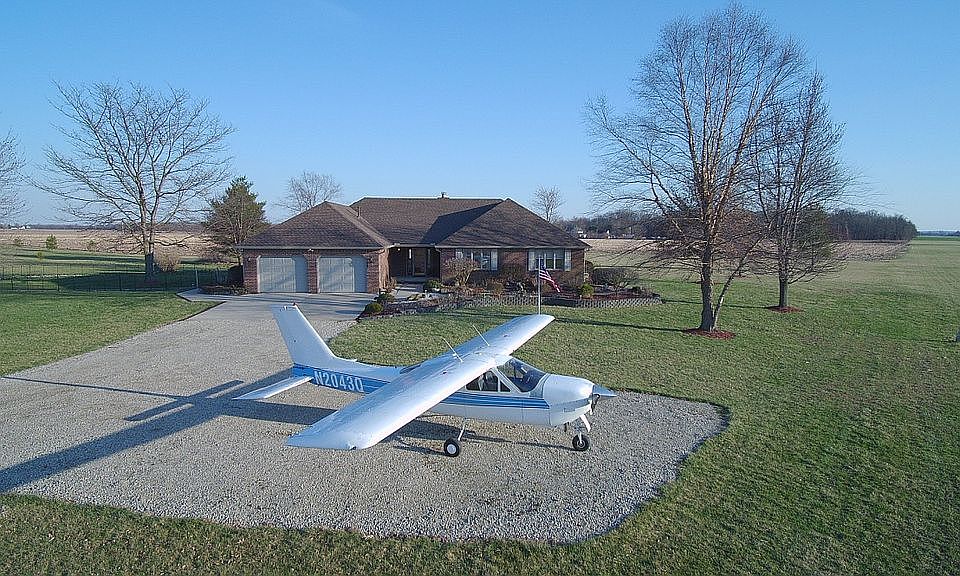 beautiful home with Airport