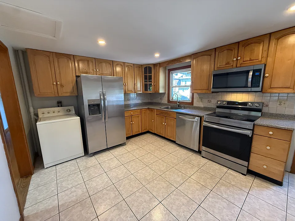 85 6th St #2