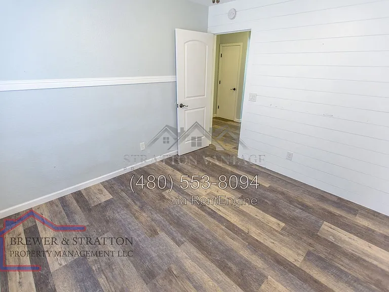 689 W Constitution Dr — Photo 28