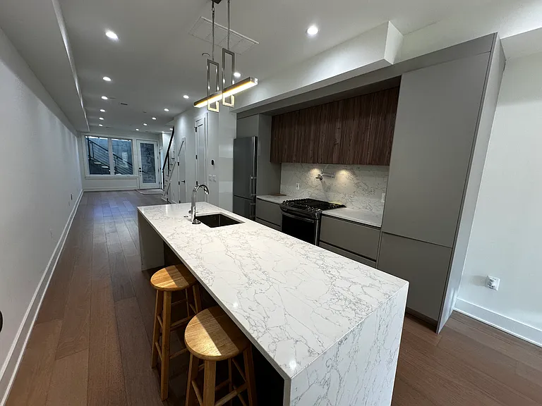 517 M St NE #1 — Photo 12