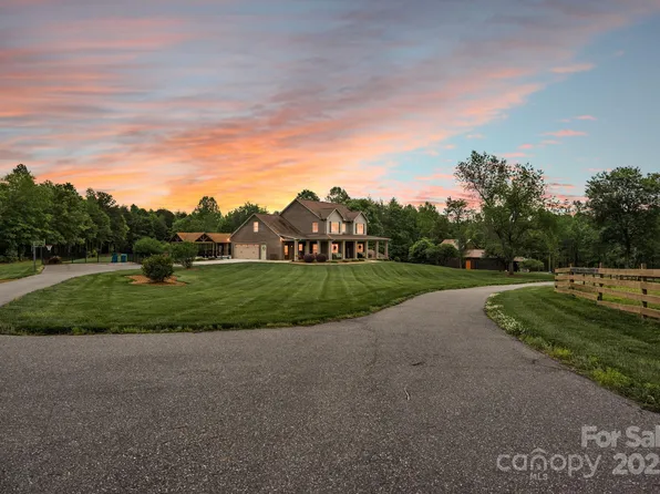3440 17th Ave NE, Hickory, NC 28601