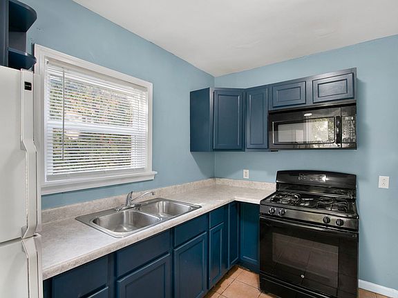 4th image of 15703 Paulina St