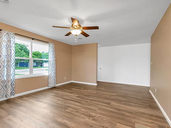2nd image of 309 Palomino Ln