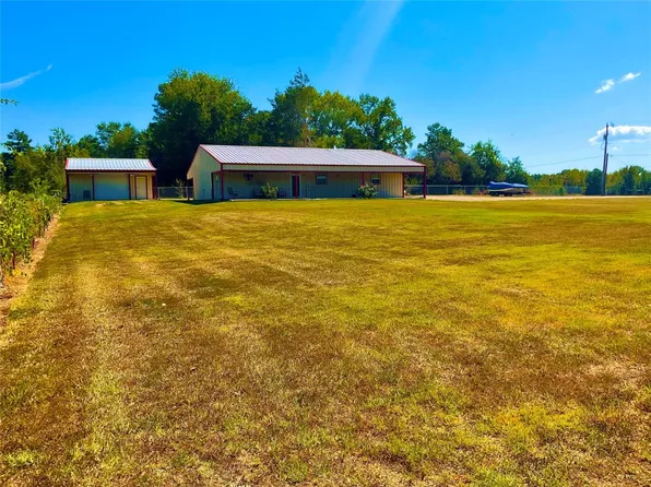 639 4th St SE, Bogata, TX 75417