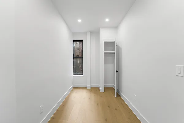 Bedroom, photo 10