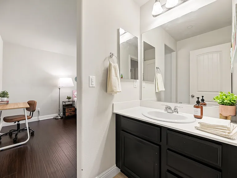 4638 Helen Bell Way — Photo 32