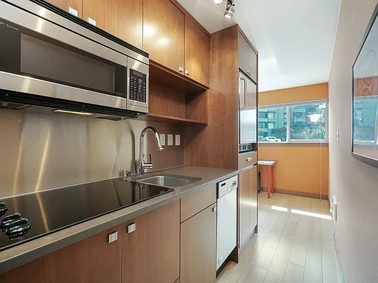3151 Alki Ave SW #10 — Photo 2